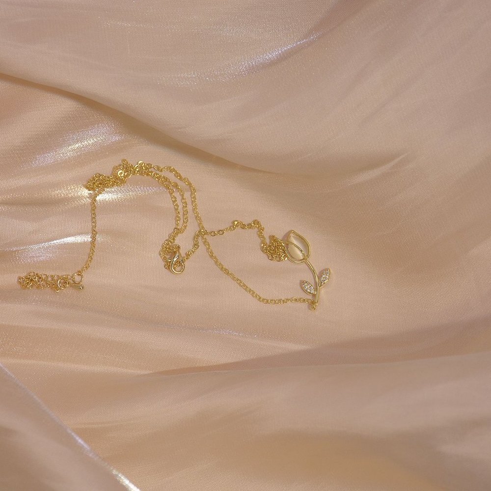 NEW 14K Gold Plated Diamond Flower Leaf Necklace - Picture 9 of 10